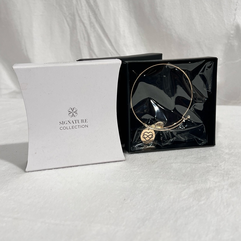 Avon Gold Heart Charm Bracelet‎